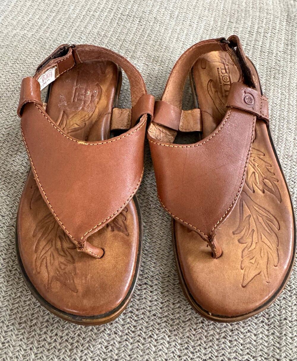Børn Women's Brown Leather Thong Flat Sandals Buckle Logo Solid US 6 M/W